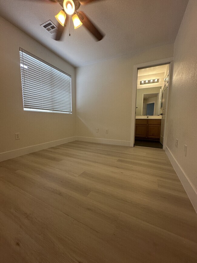 Building Photo - 7288 Quarterhorse Ln