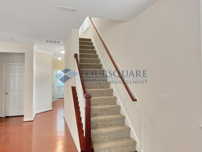 Building Photo - Spacious End-Unit Townhome with 2-Car Garage & Private Patio – Near Beaver Creek & Downtown Apex