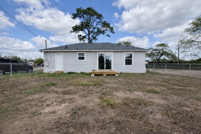 Building Photo - 209 W Alfred St