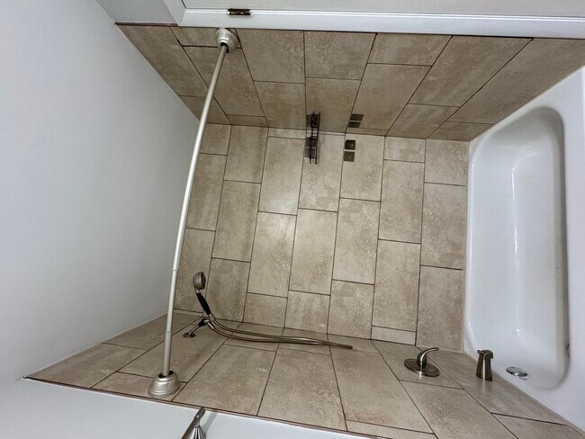 Building Photo - 576 Greystone Ln