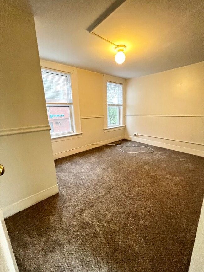 Building Photo - 143 William St