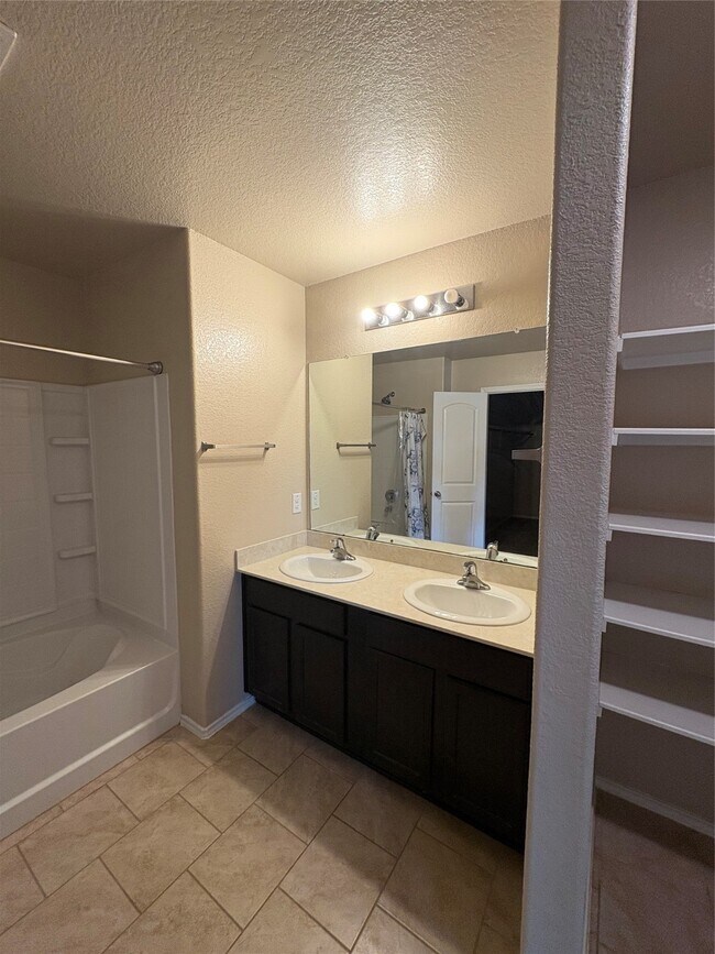 Building Photo - 9602 Paloma Creek Dr
