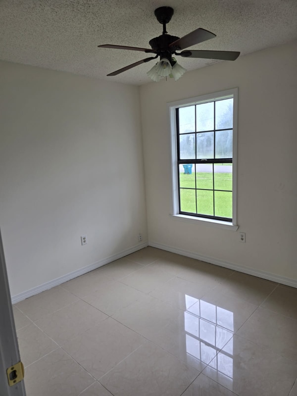 Building Photo - 109 Walker Cir E