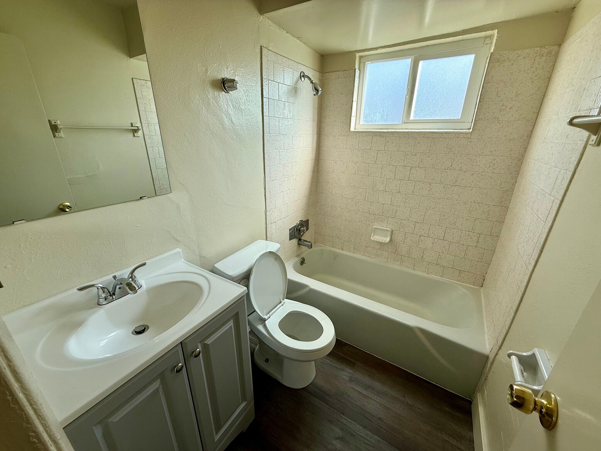 Bathroom - 3504 Palm St