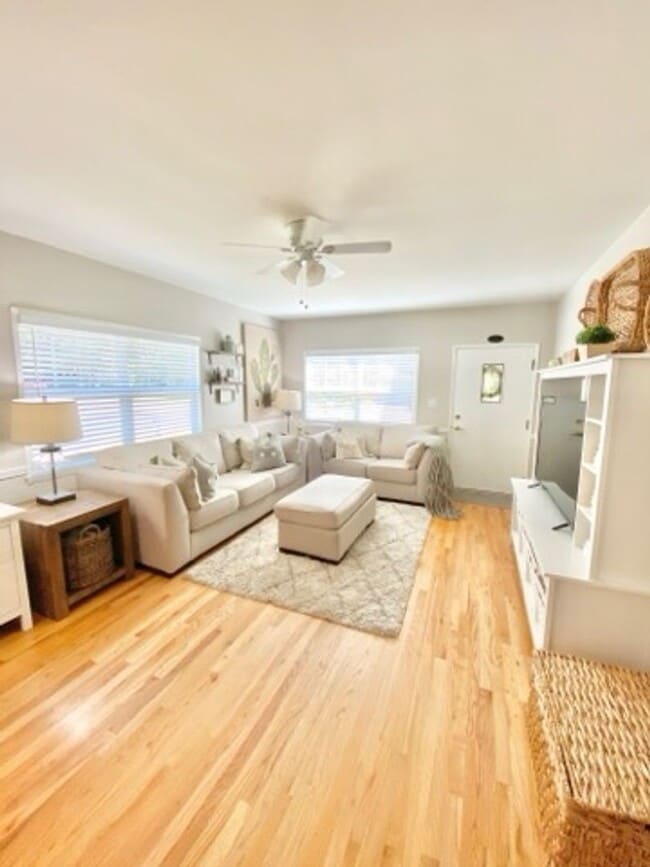 Building Photo - 2Bd/1Ba Issaquah House