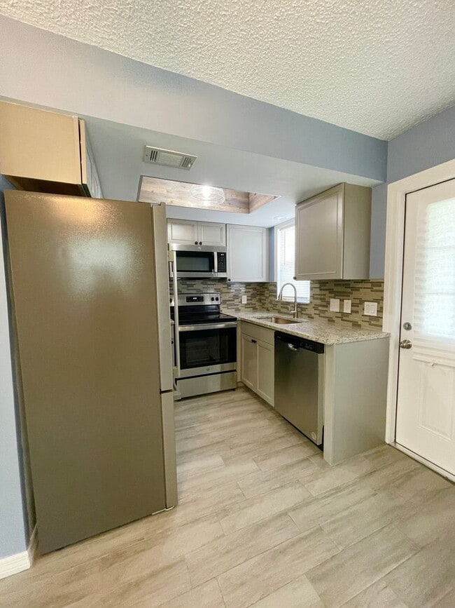Building Photo - RARE Fort Myers Beach Townhome Now Available