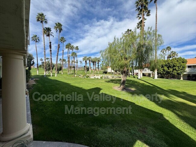 Building Photo - 289 Vista Royale Cir W
