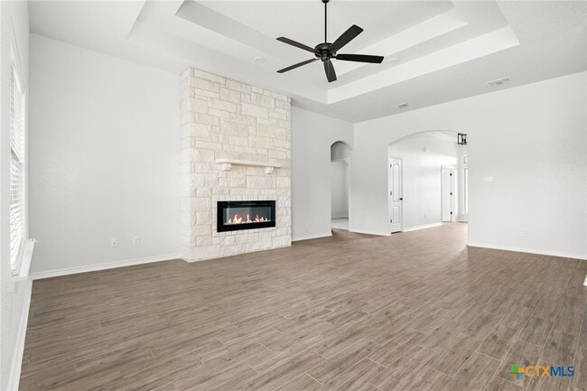 Building Photo - 604 Dred Roger Circle