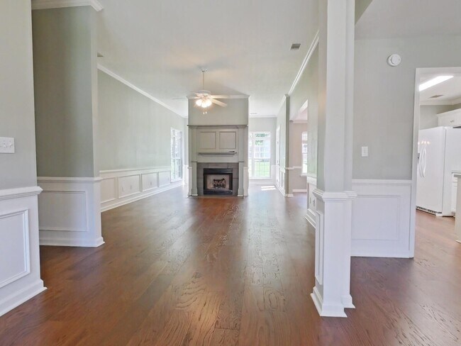 Building Photo - 304 Farmington Dr