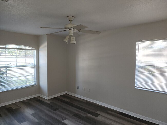 Building Photo - 3/2 Gentle Breeze~Quail Valley~A GREAT HOME!
