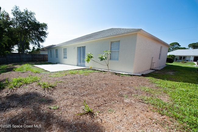Building Photo - 5680 Friendly St