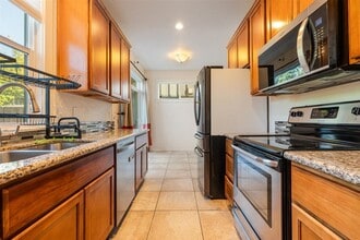 Building Photo - Charming 3 Bedroom 2.5 Bath Condo Available Now!
