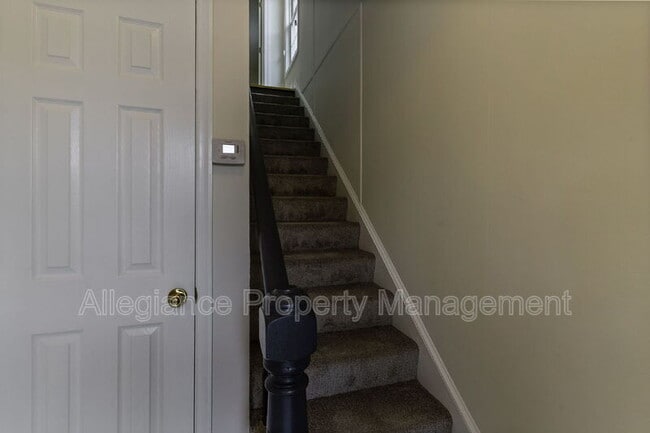 Building Photo - 1506 B Mt Vernon Ave