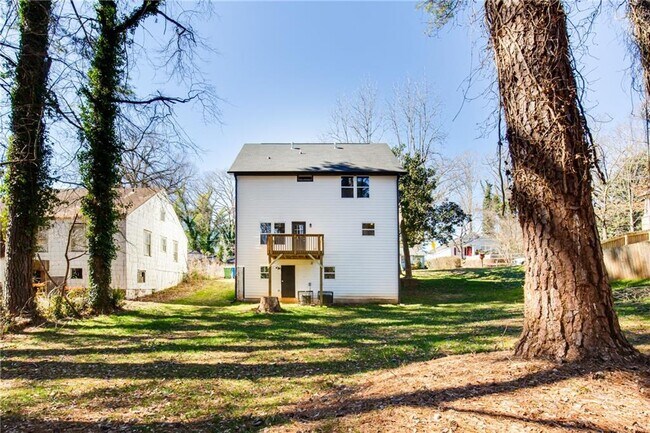 Building Photo - 870 Gaston St SW