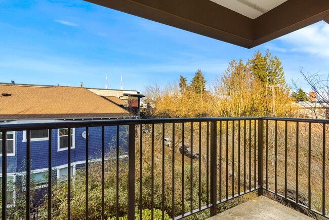 Building Photo - Central Seattle 2025 Renovated 2 Bedroom 2...