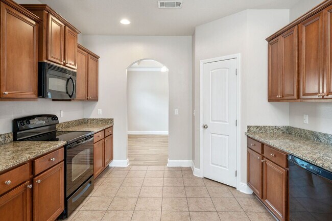 Building Photo - Crestview: 4 Bedrooms in Liberty Oaks
