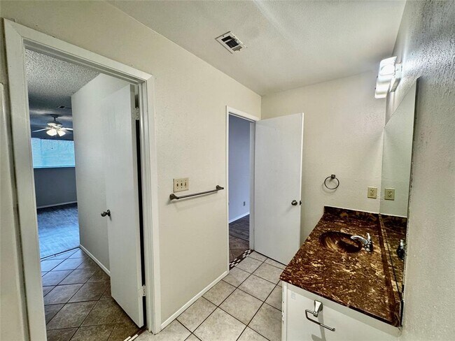 Building Photo - 9404 Teasdale Terrace