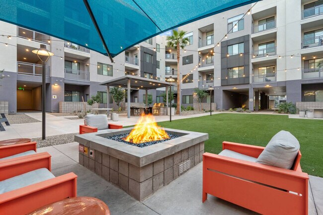 Building Photo - 711 W Broadway Rd