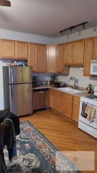 Building Photo - 1446 W Chicago Ave