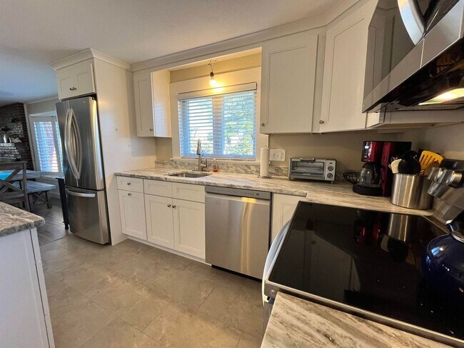 Building Photo - 20 Jenness Ave