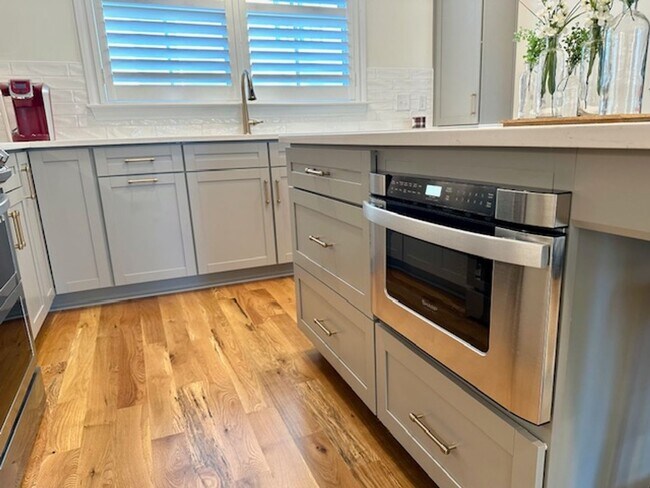 Building Photo - LUXURY TOWNHOME IN FOREST ACRES