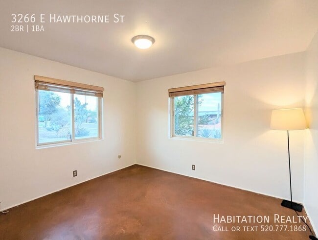 Building Photo - 3266 E Hawthorne St