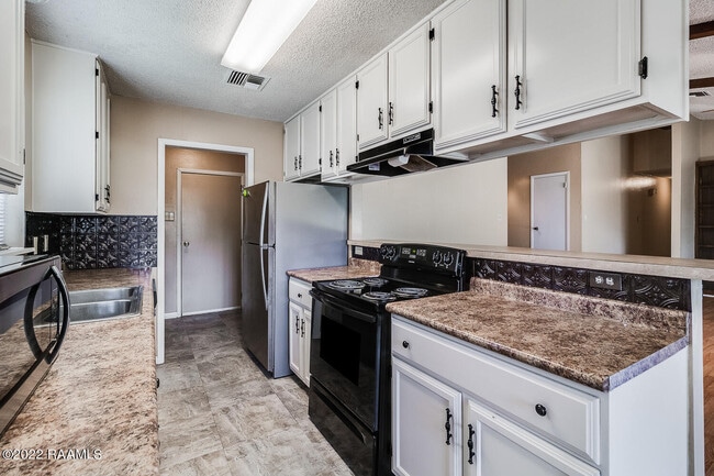 Building Photo - 103 Pinion Cir