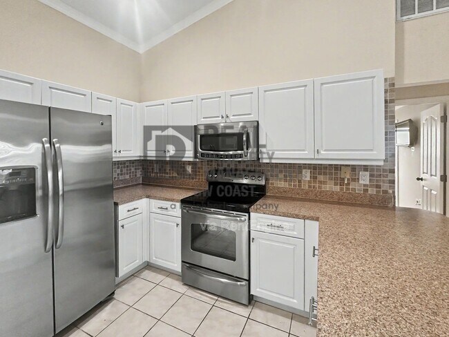 Building Photo - 2117 NE 40th St