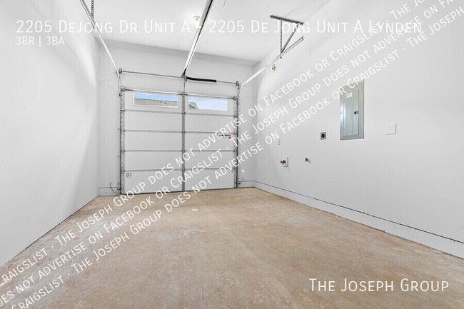 Building Photo - 2205 DeJong Dr