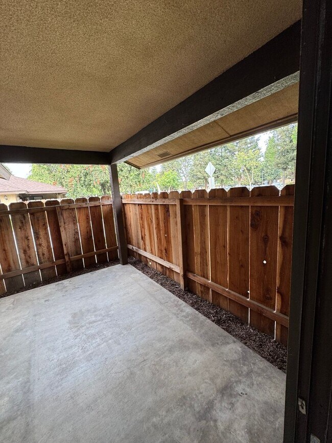 Building Photo - 4056