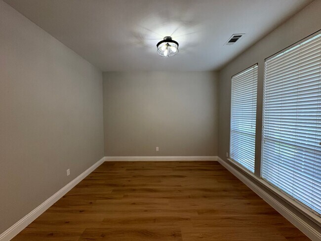 Building Photo - GREAT Home in NWISD with Amenities!