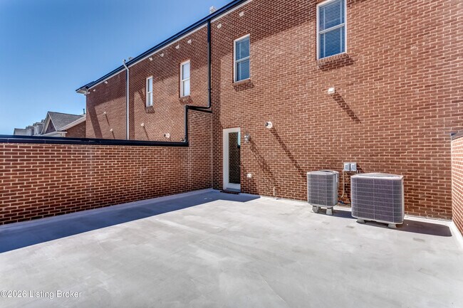 Building Photo - 9414 Norton Commons Blvd