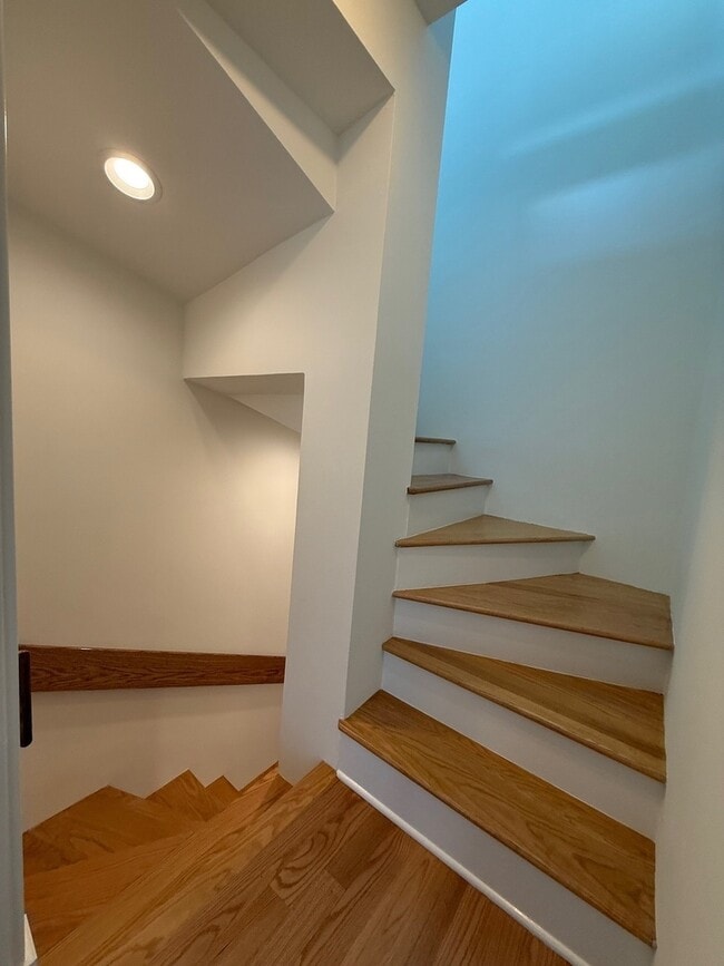 Building Photo - 5747 N Sheridan Rd