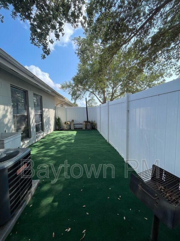 Building Photo - 5108 Ravensdale Way