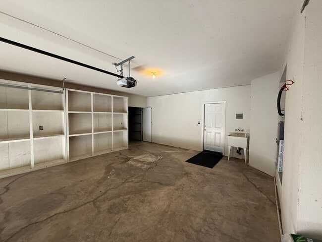 Building Photo - 4-bedroom plus a loft on a court in Escalon!