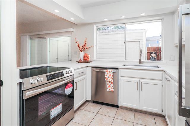 Building Photo - 1963 Shorewood Dr