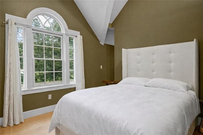 Building Photo - 485 Spring St