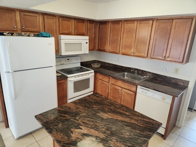 Building Photo - 603 SW 1st Ct