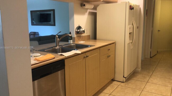 Building Photo - 2025 Lavers Cir