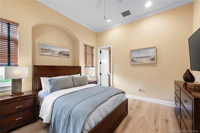 Building Photo - 130 SE Bella Strano