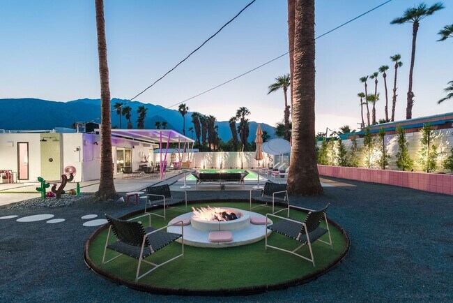 Building Photo - Retro Chic Oasis Saltwater Pool, Spa & Mnt...