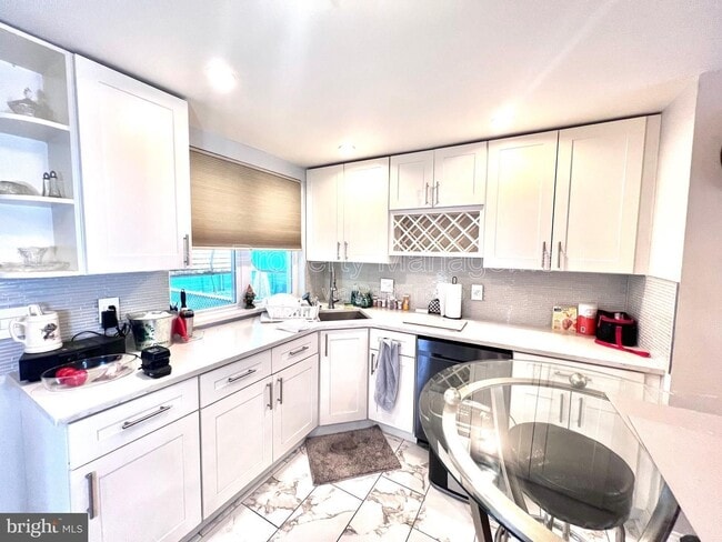 Building Photo - 2830 Castor Ave