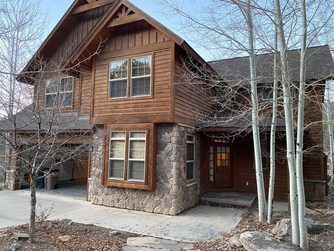 Building Photo - Spacious and Comfortable Colorado Mountain...