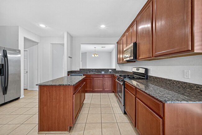 Building Photo - 1403 S Maple Dr