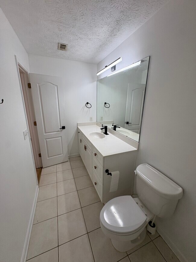 Building Photo - 143 Ridgeview Dr