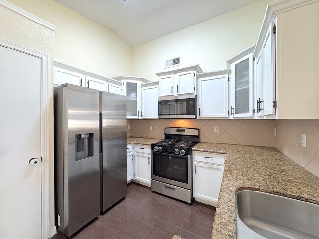 Building Photo - East El Paso 4 bed Refrig A/C close to Park!