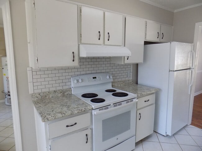 Building Photo - **Available in February " Charming 3 Bedroom 2 Bath Home in Georgetown!