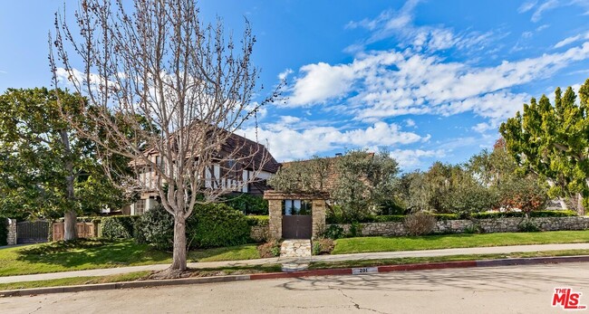 Building Photo - 201 Tavistock Ave