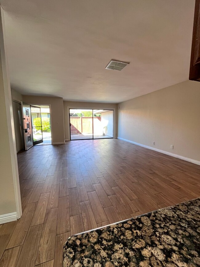 Building Photo - SINGLE STORY 3 BR/ 2 HOME WITH 2 CAR GARAGE