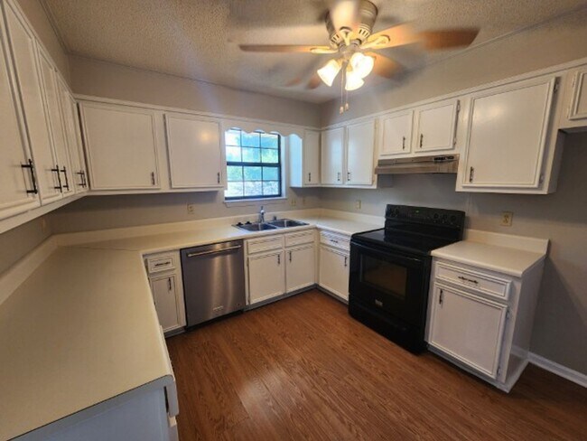 Building Photo - 309 Shadow View Dr